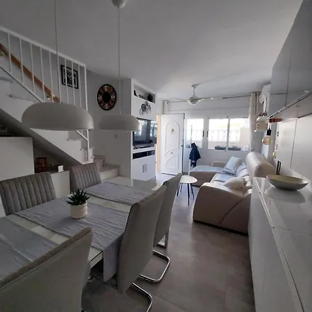 Сasa de vacaciones Casa Claro Maison Familiale 4 Confort, Jacuzzi Privé, Piscine Commune, Quartier Résidentiel Balcones Torrevieja