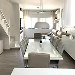 Дом отдыха Casa Claro Maison Familiale 4 Confort, Jacuzzi Prive, Piscine Commune, Quartier Residentiel Balcones Торевьиа