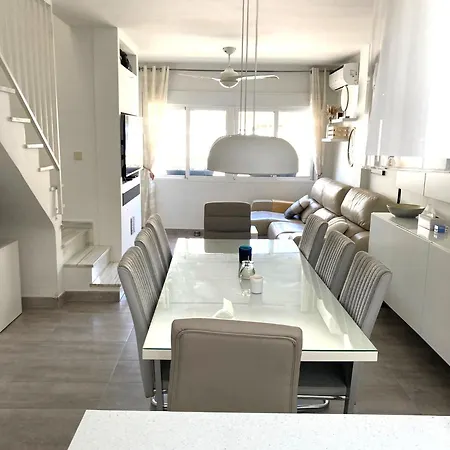 Holiday home Casa Claro Maison Familiale 4 Confort, Jacuzzi Prive, Piscine Commune, Quartier Residentiel Balcones Torrevieja