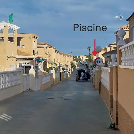 Holiday home Casa Claro Maison Familiale 4 Confort, Jacuzzi Prive, Piscine Commune, Quartier Residentiel Balcones Torrevieja